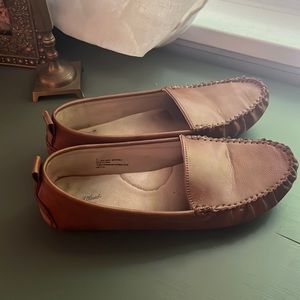 Universal Thread moccasins